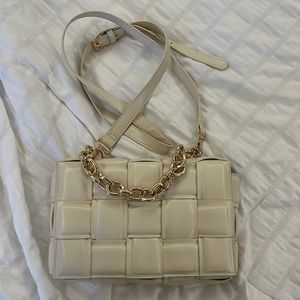 Cream never worn cross body bubble padded bag with removable strap